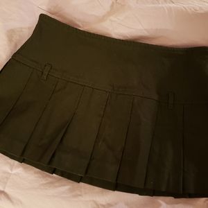 Black pleated sexy mini skirt